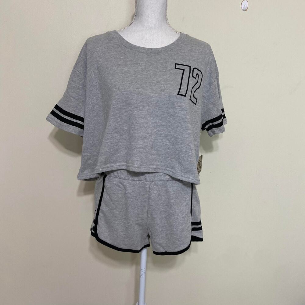 Active USA Women's Oversized‎ Crop Top & Shorts Terno - Size Large - Gray